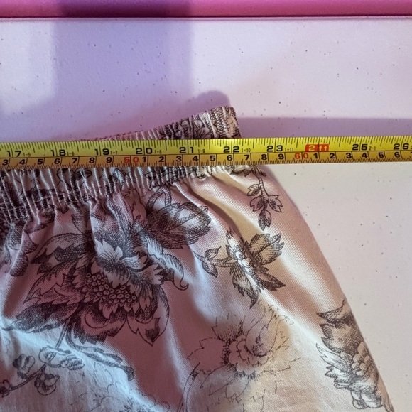 Junonia Tan and Brown Floral Straight Leg Capris with Elastic Waistband - Picture 11 of 15